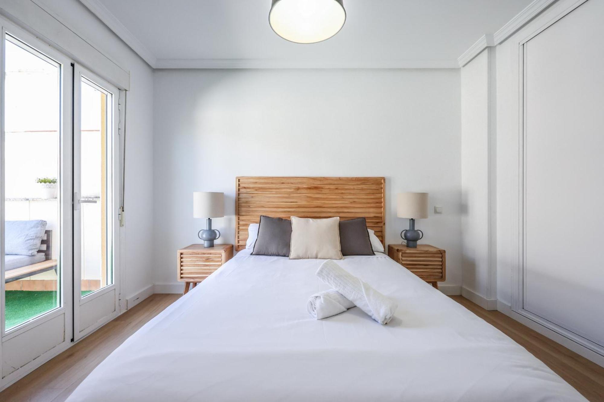 Atico Reformado Con Terraza En Tirso De Molina 4 Personas Alquiler Temporal Apartament *