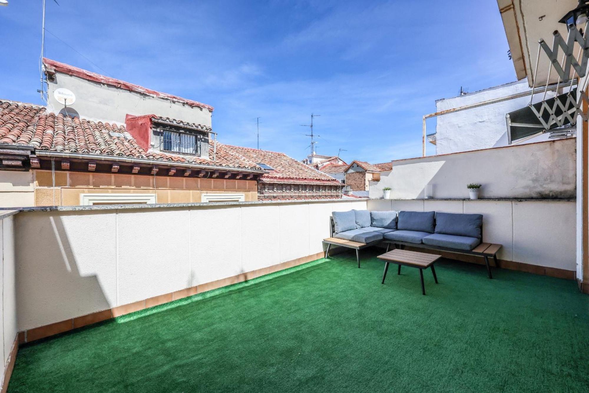 Apartament Atico Reformado Con Terraza En Tirso De Molina 4 Personas Alquiler Temporal *
