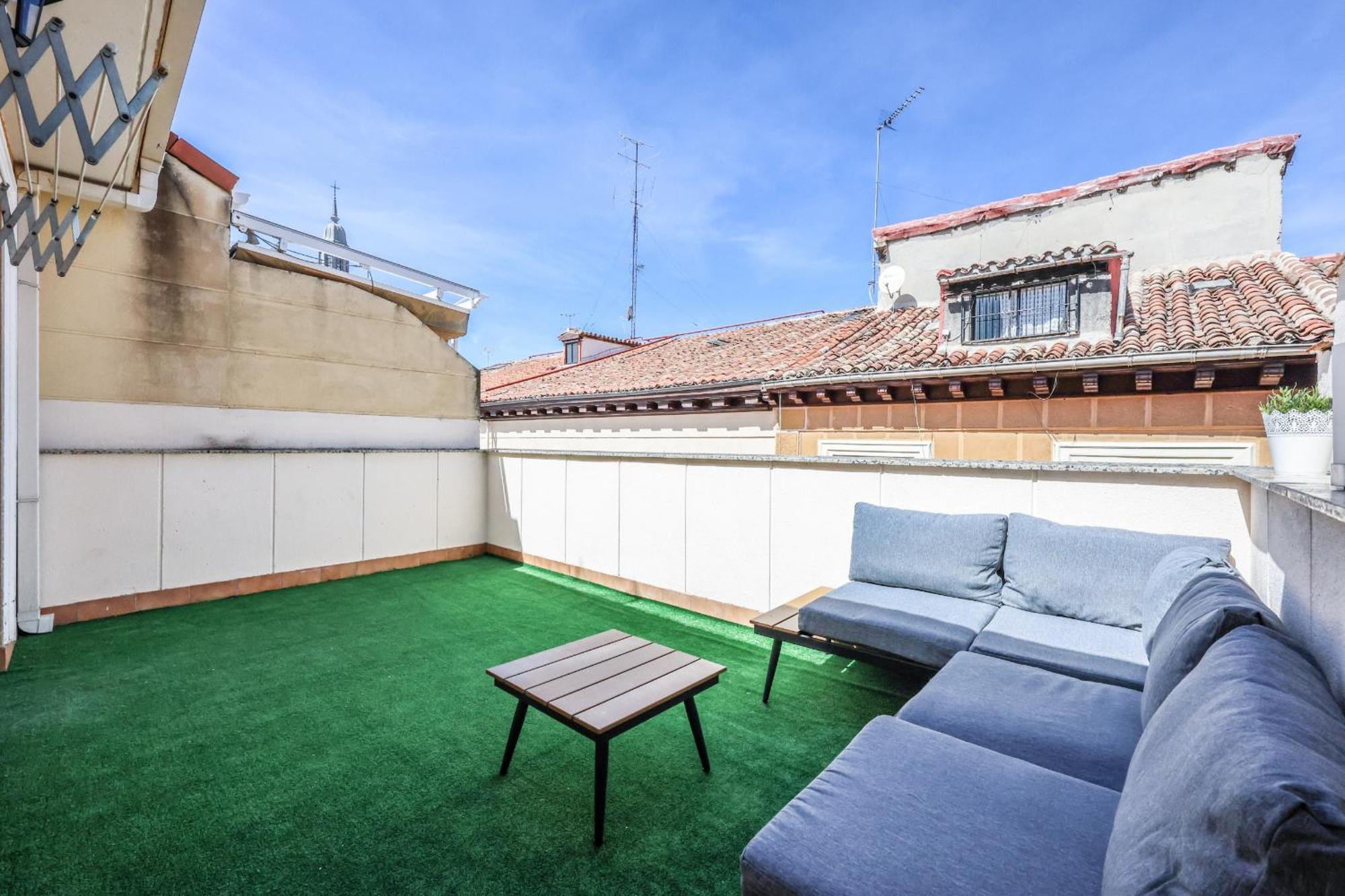 Atico Reformado Con Terraza En Tirso De Molina 4 Personas Alquiler Temporal Apartament *